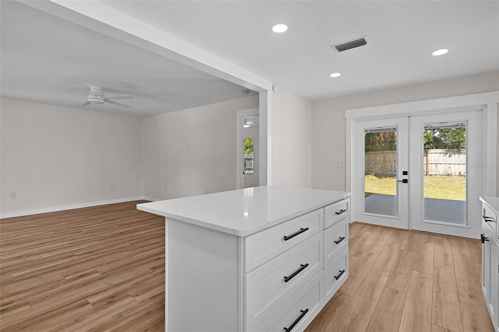 For Sale: $299,500 (3 beds, 2 baths, 1222 Square Feet)