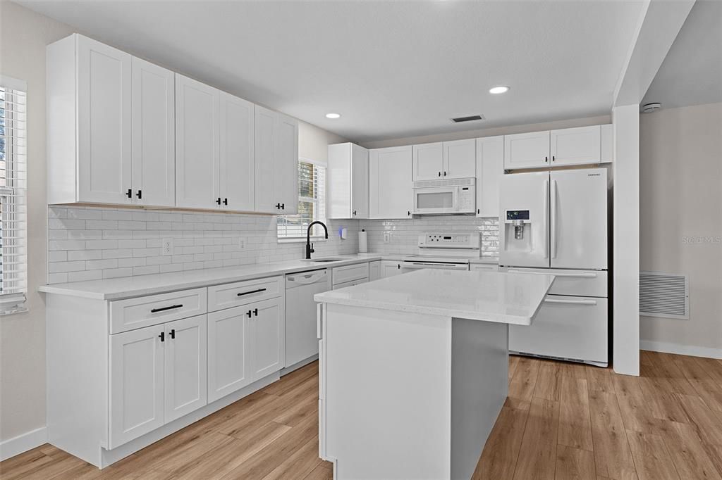 For Sale: $299,500 (3 beds, 2 baths, 1222 Square Feet)