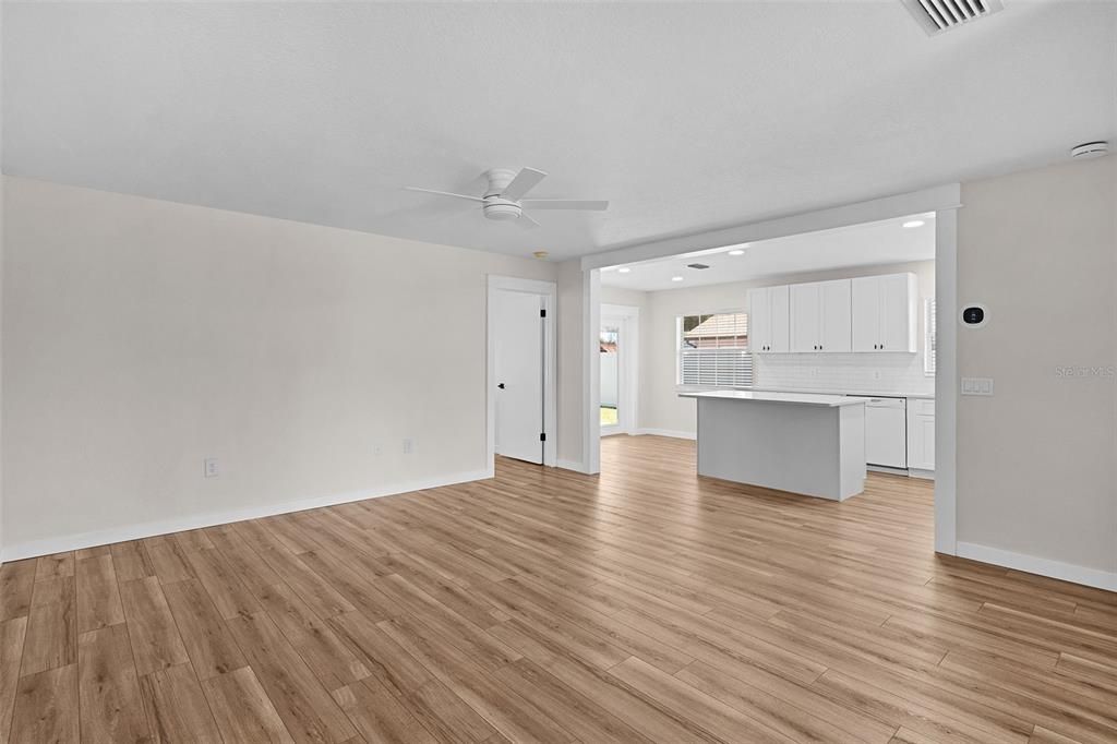 For Sale: $299,500 (3 beds, 2 baths, 1222 Square Feet)