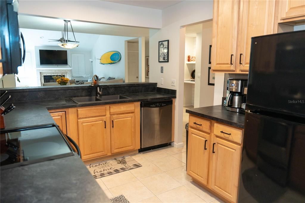 For Sale: $372,500 (2 beds, 2 baths, 1495 Square Feet)