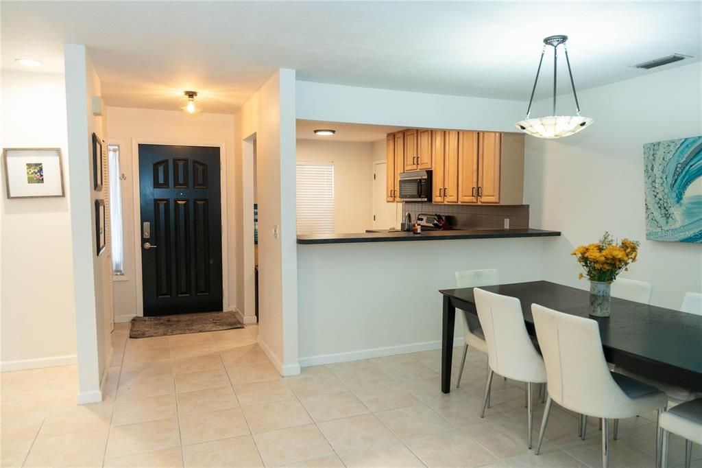 For Sale: $372,500 (2 beds, 2 baths, 1495 Square Feet)