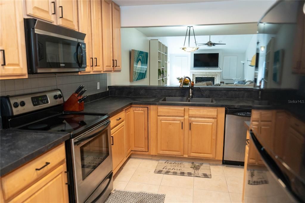 For Sale: $372,500 (2 beds, 2 baths, 1495 Square Feet)