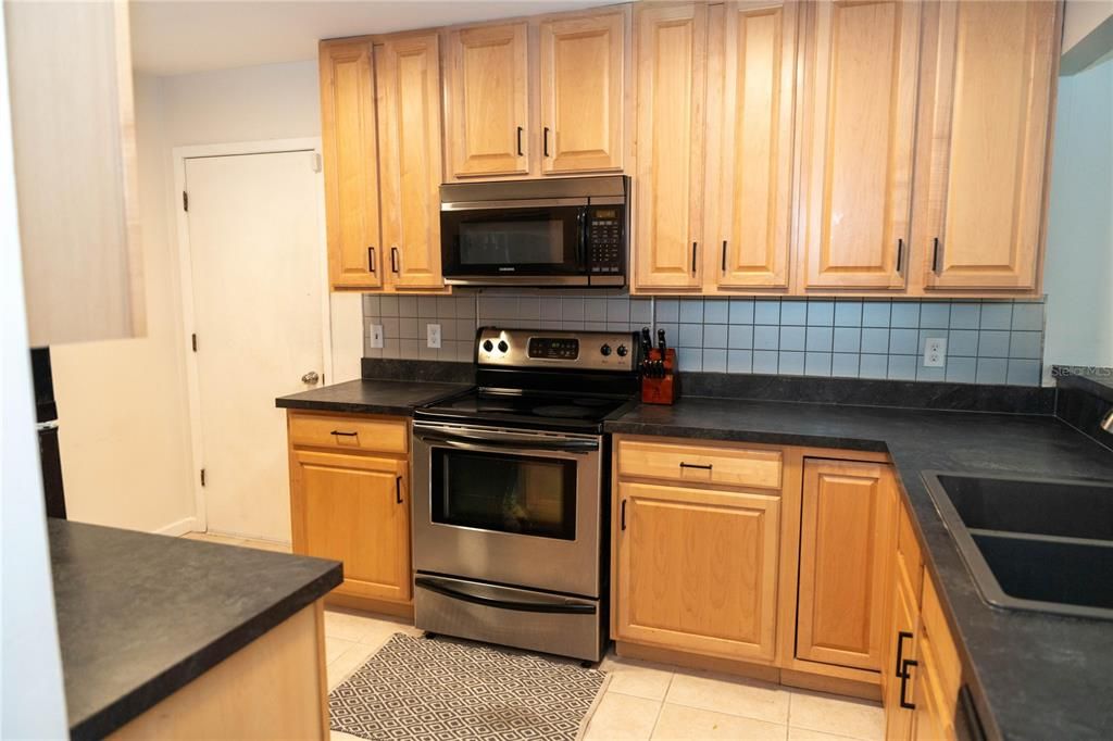 For Sale: $372,500 (2 beds, 2 baths, 1495 Square Feet)