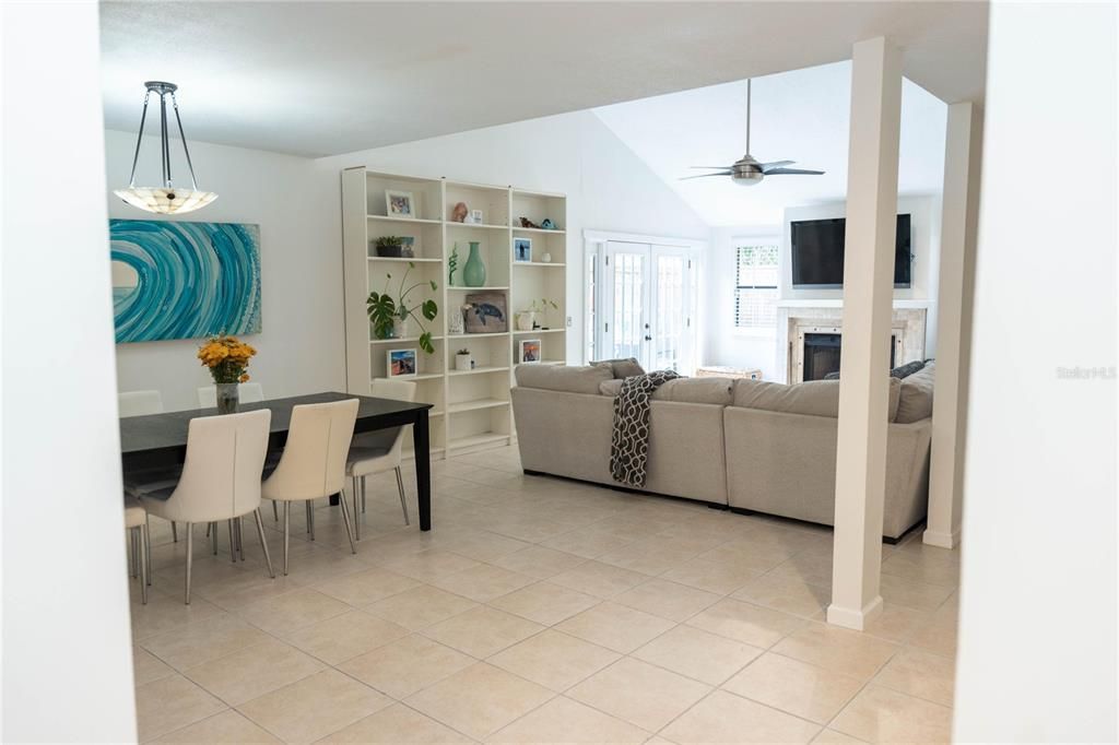 For Sale: $372,500 (2 beds, 2 baths, 1495 Square Feet)