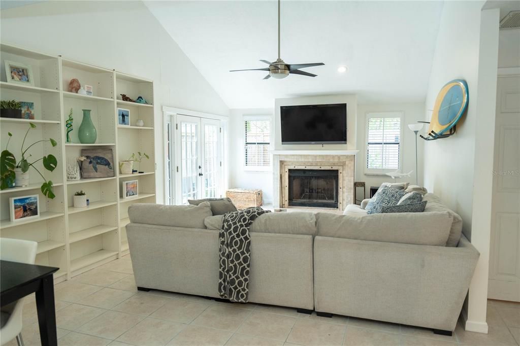 For Sale: $372,500 (2 beds, 2 baths, 1495 Square Feet)