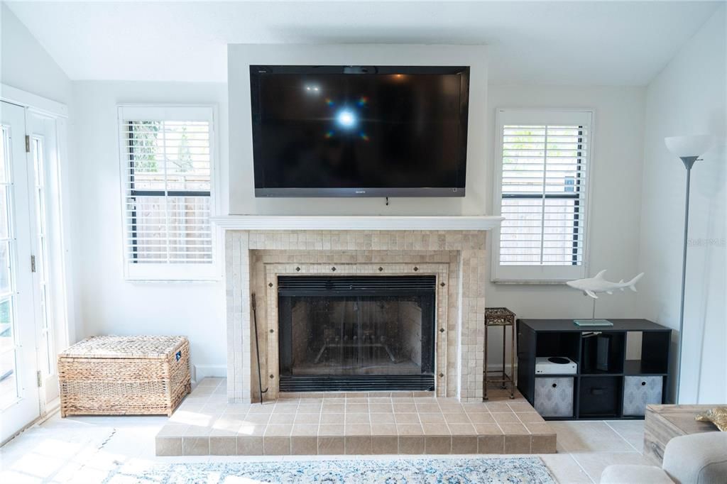 For Sale: $372,500 (2 beds, 2 baths, 1495 Square Feet)