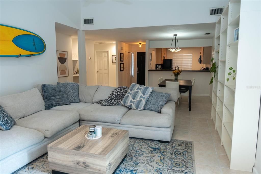 For Sale: $372,500 (2 beds, 2 baths, 1495 Square Feet)