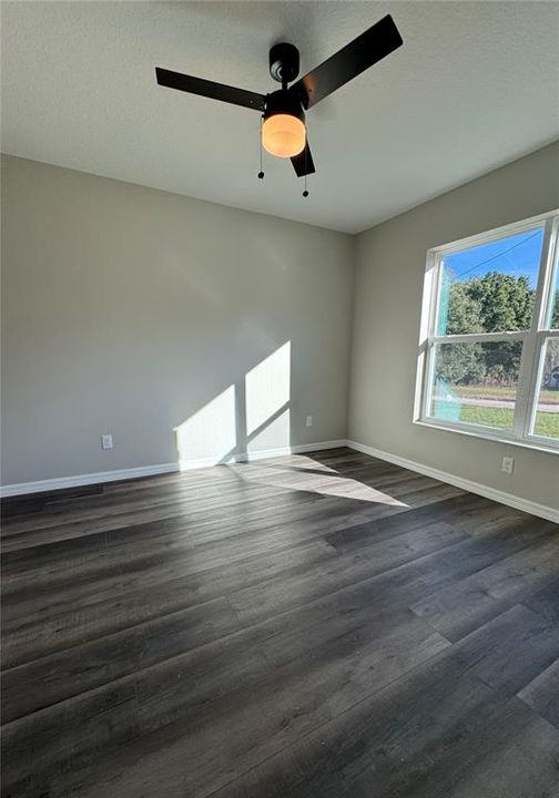 En Venta: $273,000 (3 camas, 2 baños, 1377 Pies cuadrados)