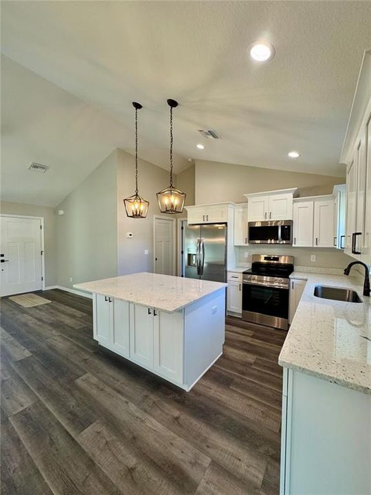 En Venta: $273,000 (3 camas, 2 baños, 1377 Pies cuadrados)