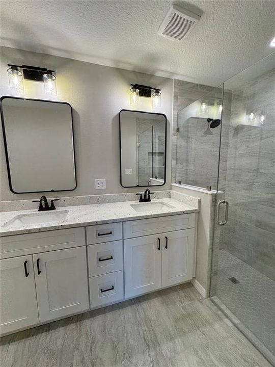 En Venta: $273,000 (3 camas, 2 baños, 1377 Pies cuadrados)