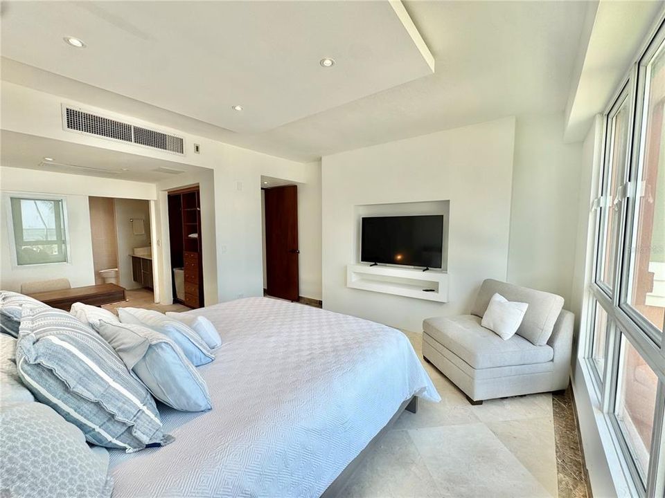 For Sale: $850,000 (2 beds, 2 baths, 1700 Square Feet)