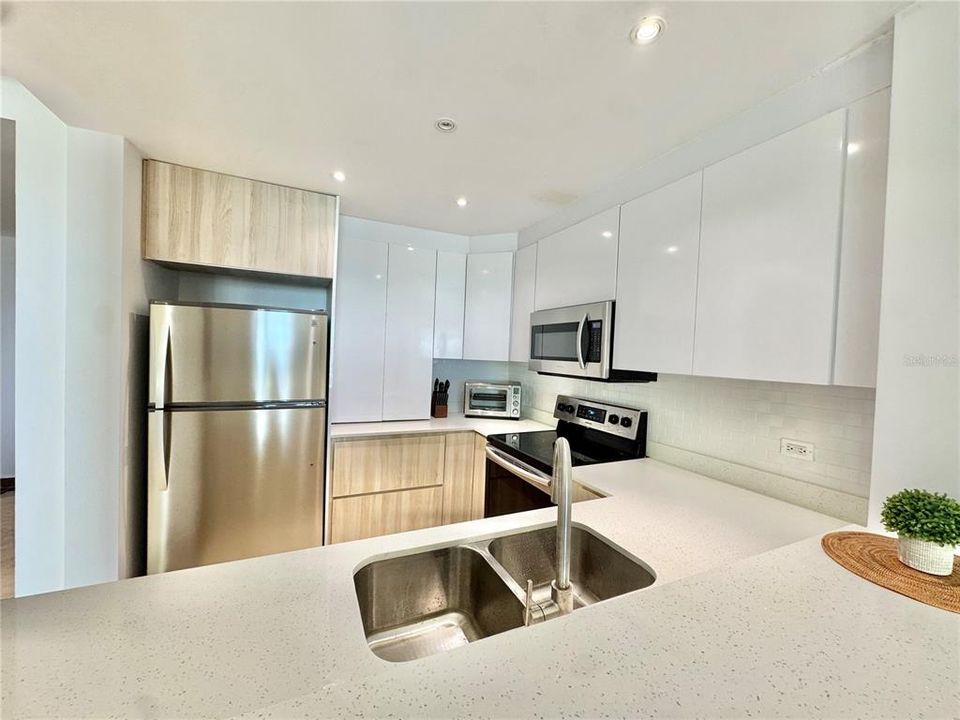 For Sale: $850,000 (2 beds, 2 baths, 1700 Square Feet)