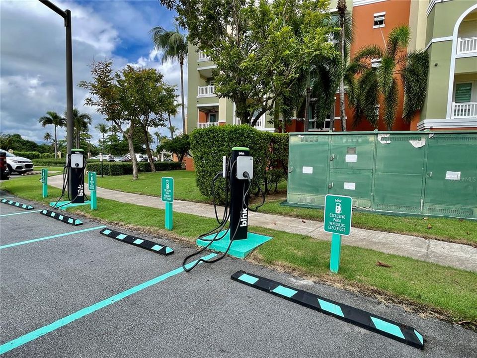 For Sale: $850,000 (2 beds, 2 baths, 1700 Square Feet)