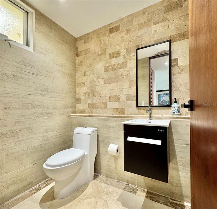 For Sale: $850,000 (2 beds, 2 baths, 1700 Square Feet)