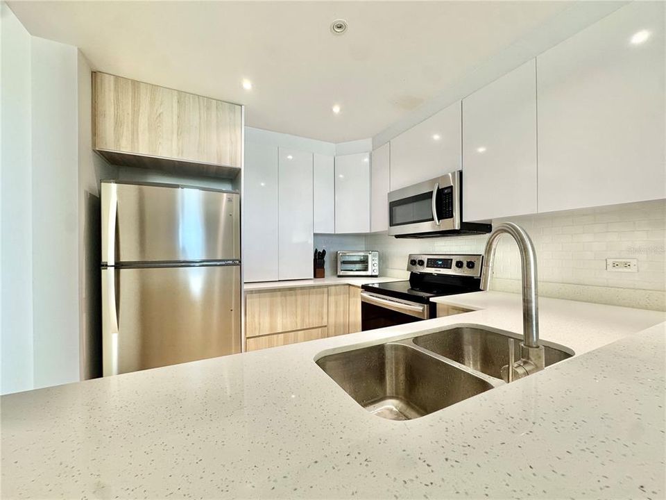 For Sale: $850,000 (2 beds, 2 baths, 1700 Square Feet)