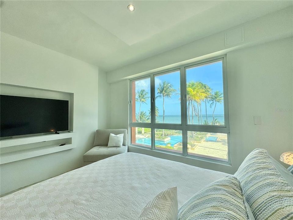 For Sale: $850,000 (2 beds, 2 baths, 1700 Square Feet)