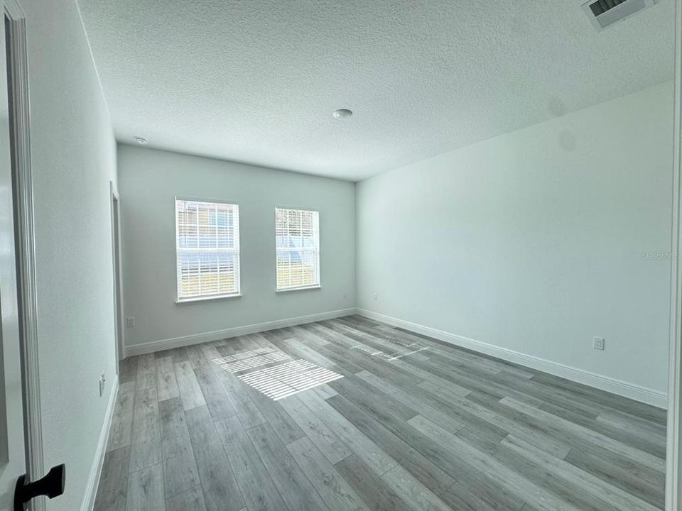 В аренду: $1,950 (4 спален, 2 ванн, 1792 Квадратных фут)