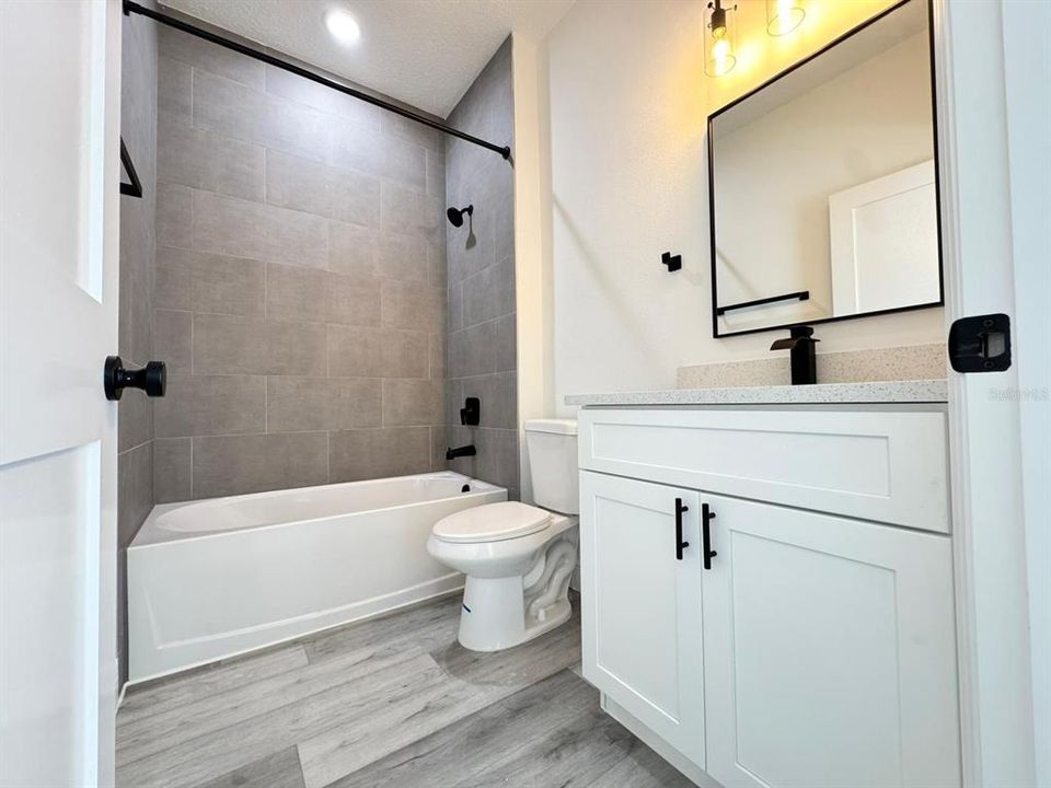 В аренду: $1,950 (4 спален, 2 ванн, 1792 Квадратных фут)