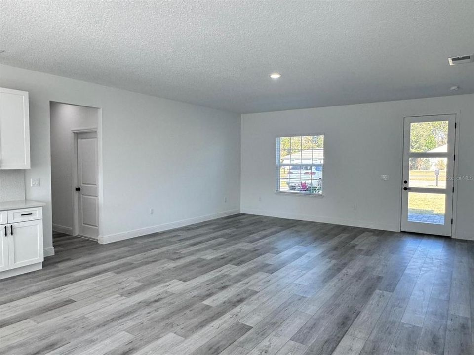 В аренду: $1,950 (4 спален, 2 ванн, 1792 Квадратных фут)