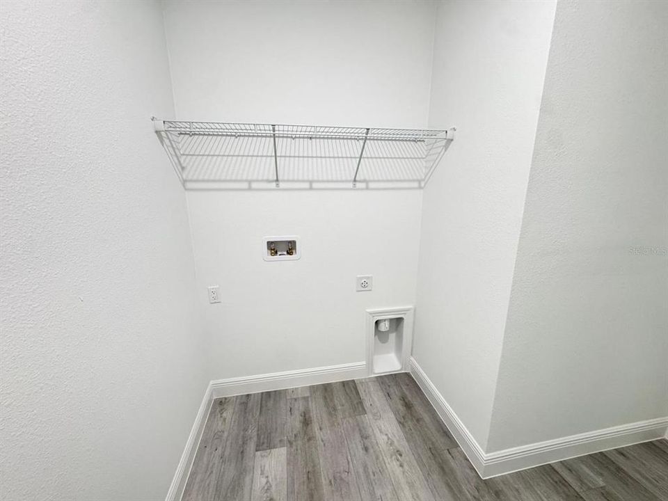 В аренду: $1,950 (4 спален, 2 ванн, 1792 Квадратных фут)