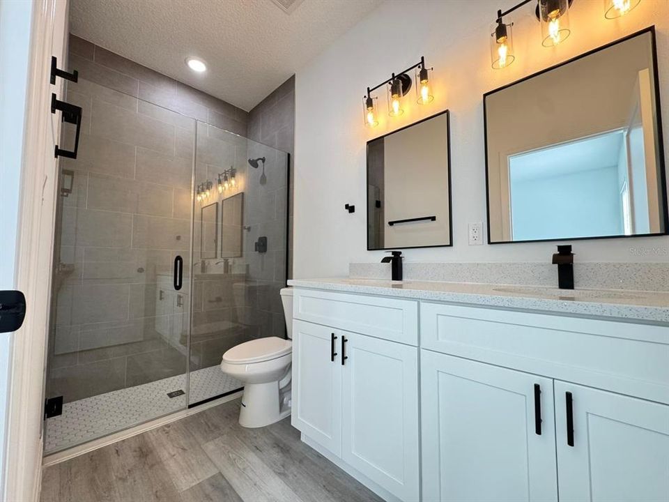 В аренду: $1,950 (4 спален, 2 ванн, 1792 Квадратных фут)