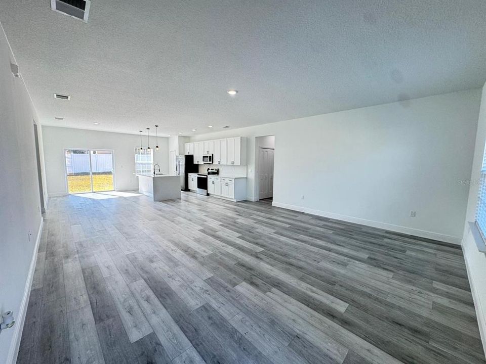 В аренду: $1,950 (4 спален, 2 ванн, 1792 Квадратных фут)