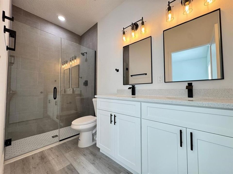 В аренду: $1,950 (4 спален, 2 ванн, 1792 Квадратных фут)