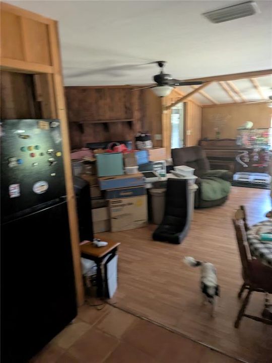 На продажу: $164,995 (2 спален, 1 ванн, 1200 Квадратных фут)