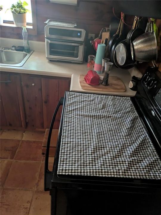 На продажу: $164,995 (2 спален, 1 ванн, 1200 Квадратных фут)