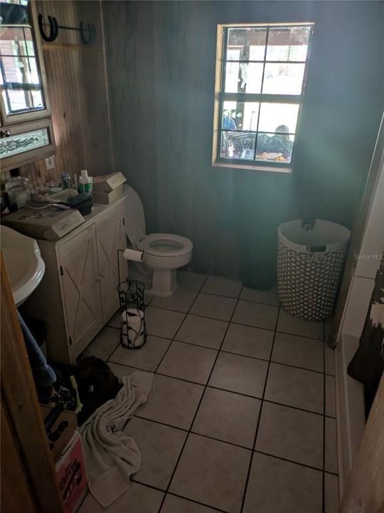 На продажу: $164,995 (2 спален, 1 ванн, 1200 Квадратных фут)