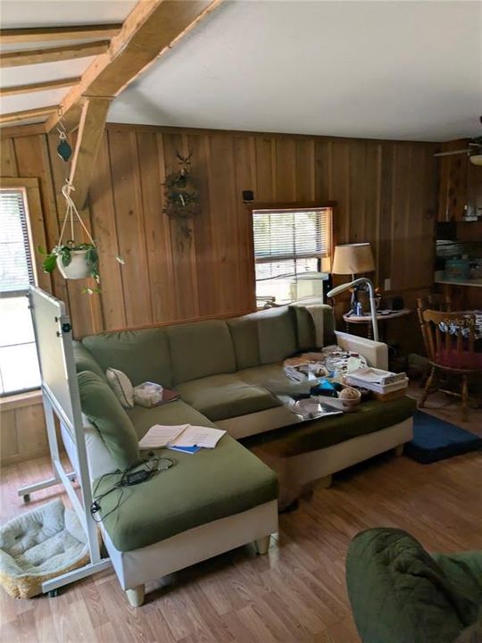 На продажу: $164,995 (2 спален, 1 ванн, 1200 Квадратных фут)