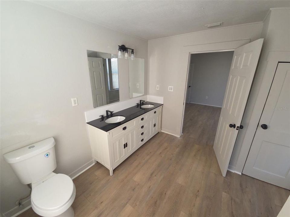 Active With Contract: $2,500 (4 beds, 3 baths, 1611 Square Feet)