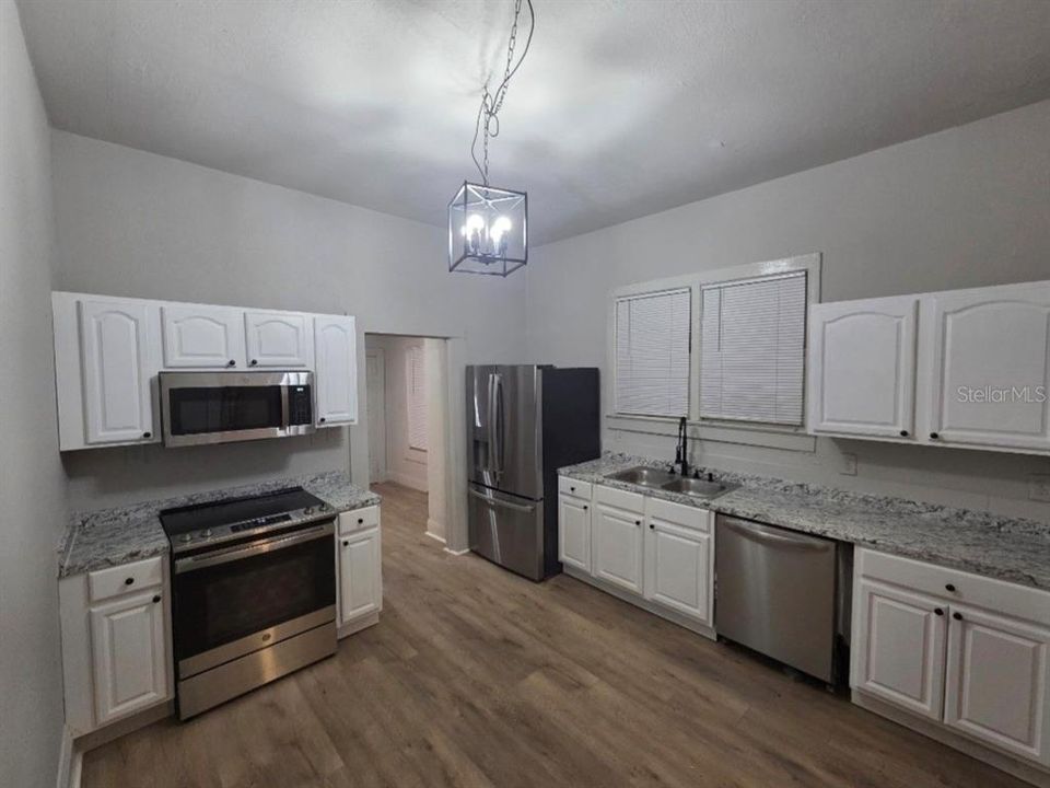 Active With Contract: $2,500 (4 beds, 3 baths, 1611 Square Feet)