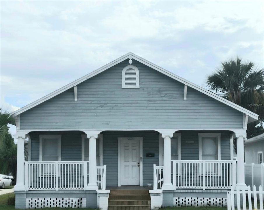 Active With Contract: $2,500 (4 beds, 3 baths, 1611 Square Feet)