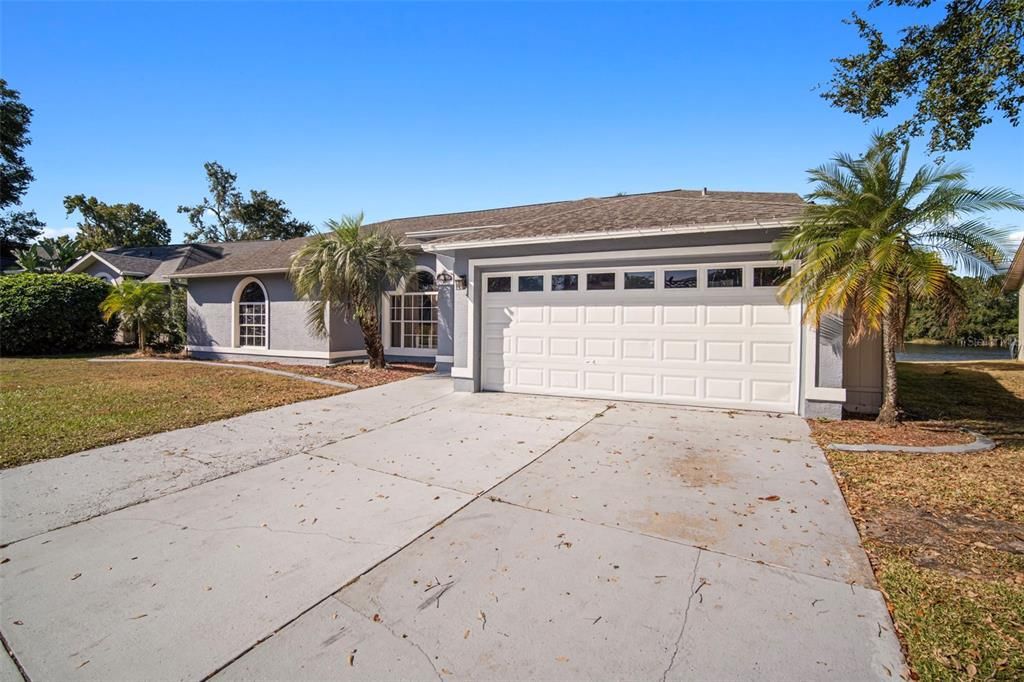 合同活跃: $345,000 (4 贝兹, 2 浴室, 2000 平方英尺)