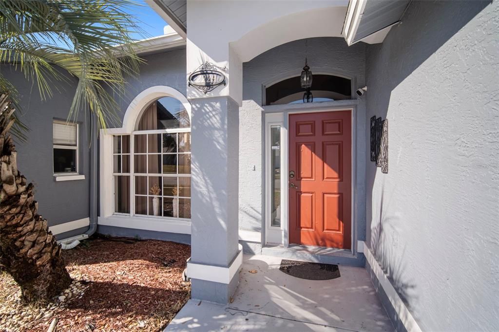 合同活跃: $345,000 (4 贝兹, 2 浴室, 2000 平方英尺)