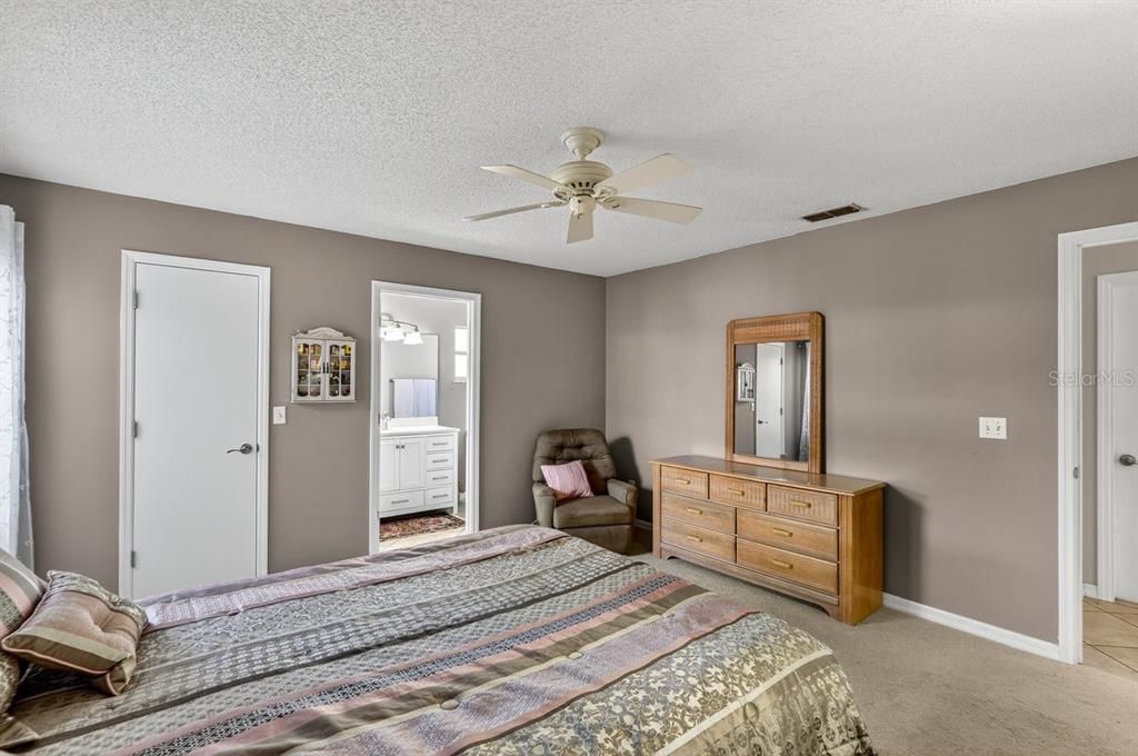 For Sale: $295,000 (3 beds, 2 baths, 1262 Square Feet)