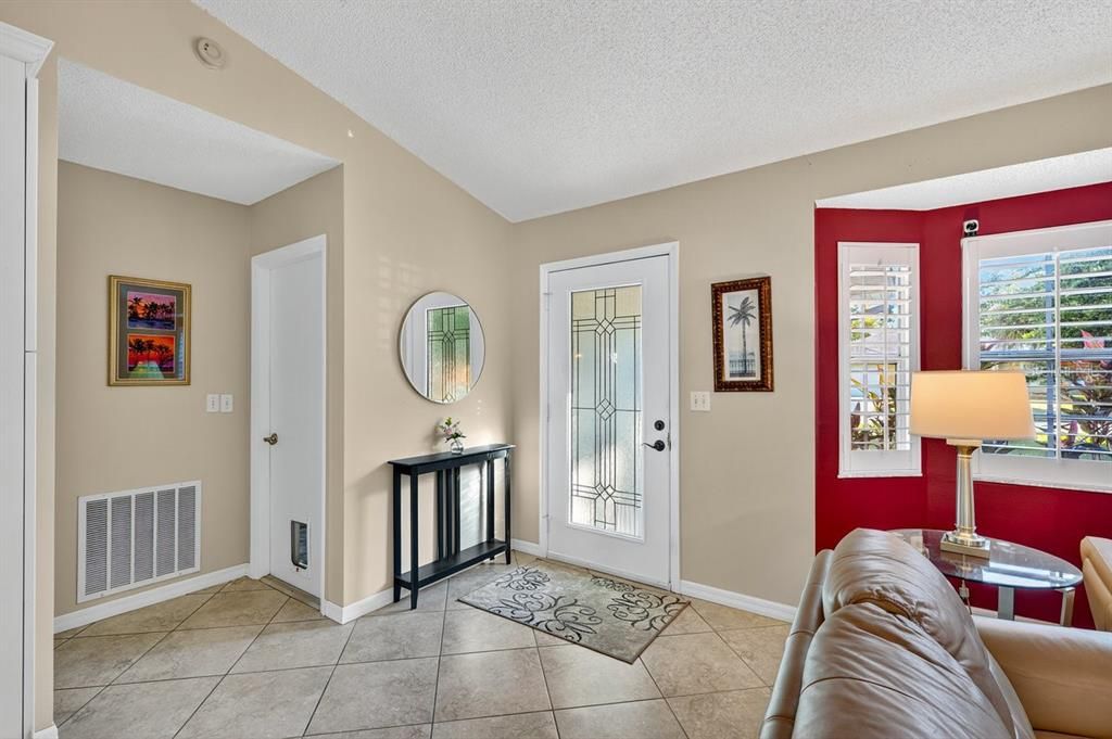 For Sale: $295,000 (3 beds, 2 baths, 1262 Square Feet)