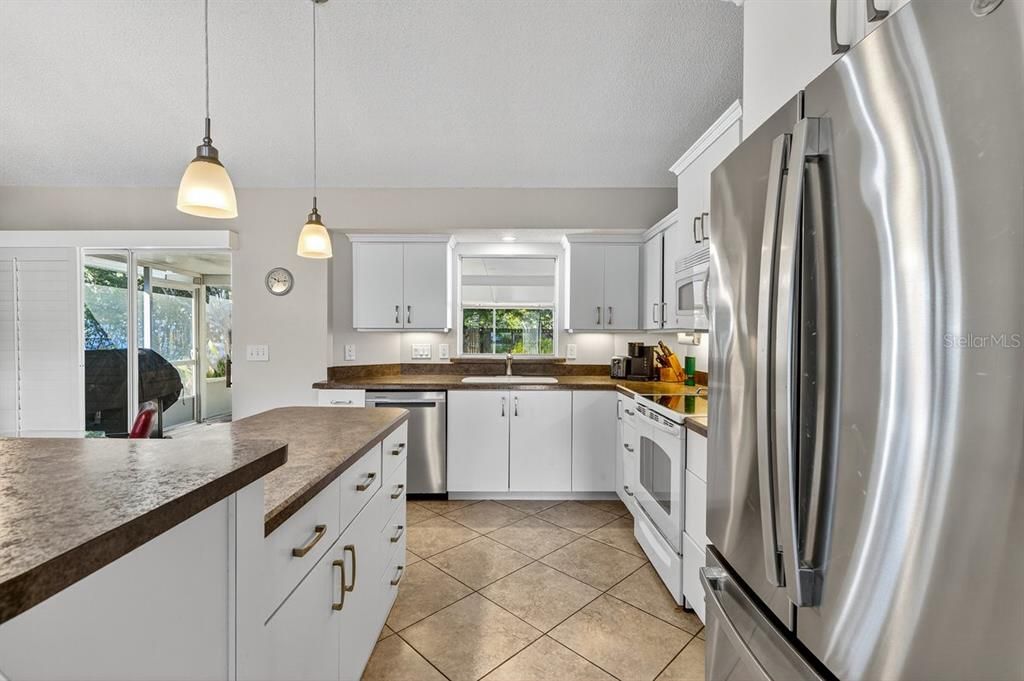 For Sale: $295,000 (3 beds, 2 baths, 1262 Square Feet)