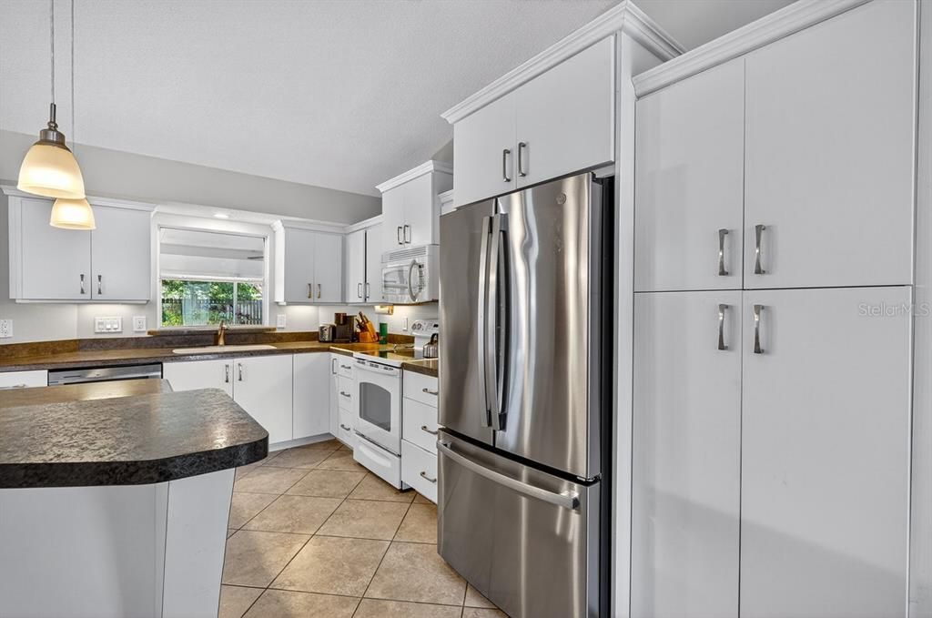 For Sale: $295,000 (3 beds, 2 baths, 1262 Square Feet)