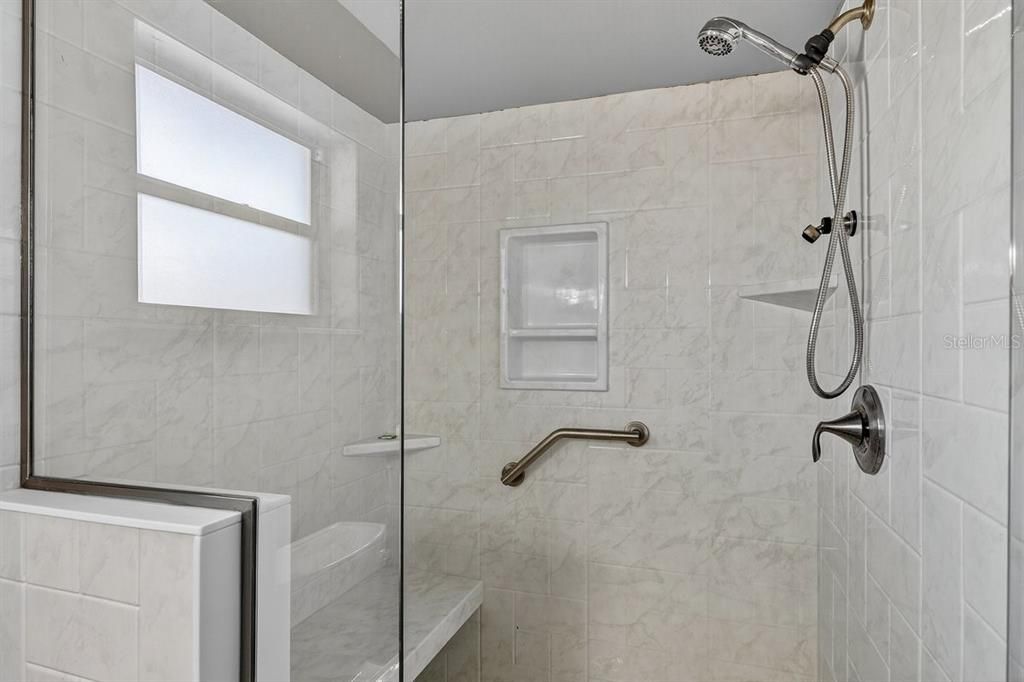 For Sale: $295,000 (3 beds, 2 baths, 1262 Square Feet)