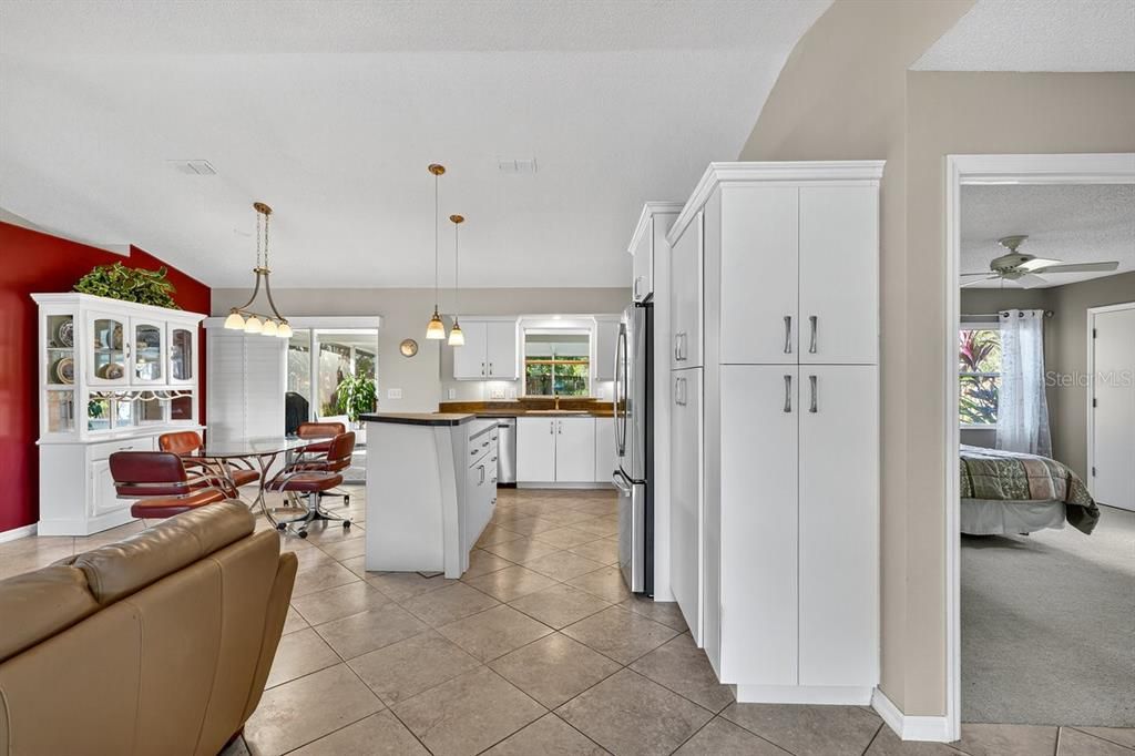 For Sale: $295,000 (3 beds, 2 baths, 1262 Square Feet)