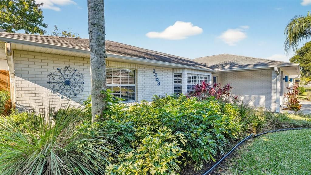 For Sale: $295,000 (3 beds, 2 baths, 1262 Square Feet)