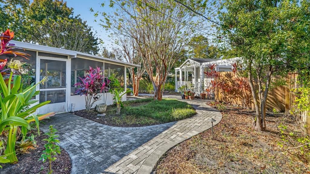 For Sale: $295,000 (3 beds, 2 baths, 1262 Square Feet)