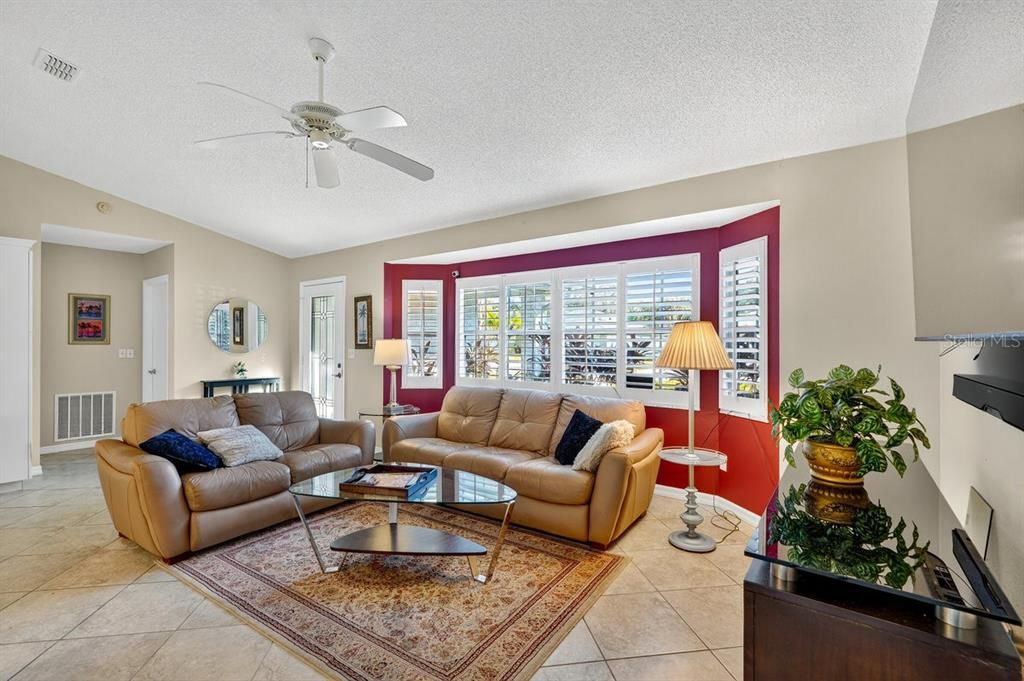 For Sale: $295,000 (3 beds, 2 baths, 1262 Square Feet)