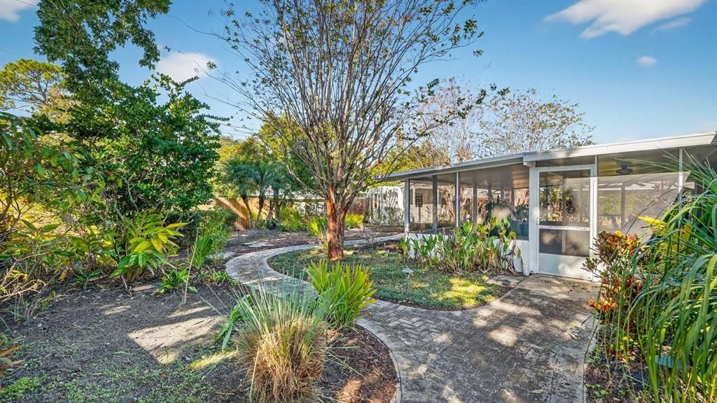 For Sale: $295,000 (3 beds, 2 baths, 1262 Square Feet)