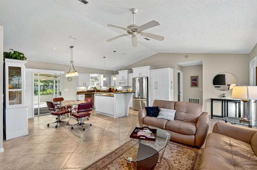 For Sale: $295,000 (3 beds, 2 baths, 1262 Square Feet)