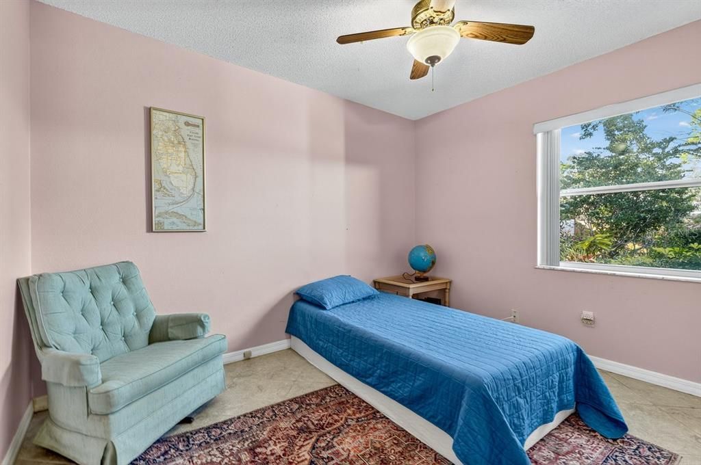 For Sale: $295,000 (3 beds, 2 baths, 1262 Square Feet)