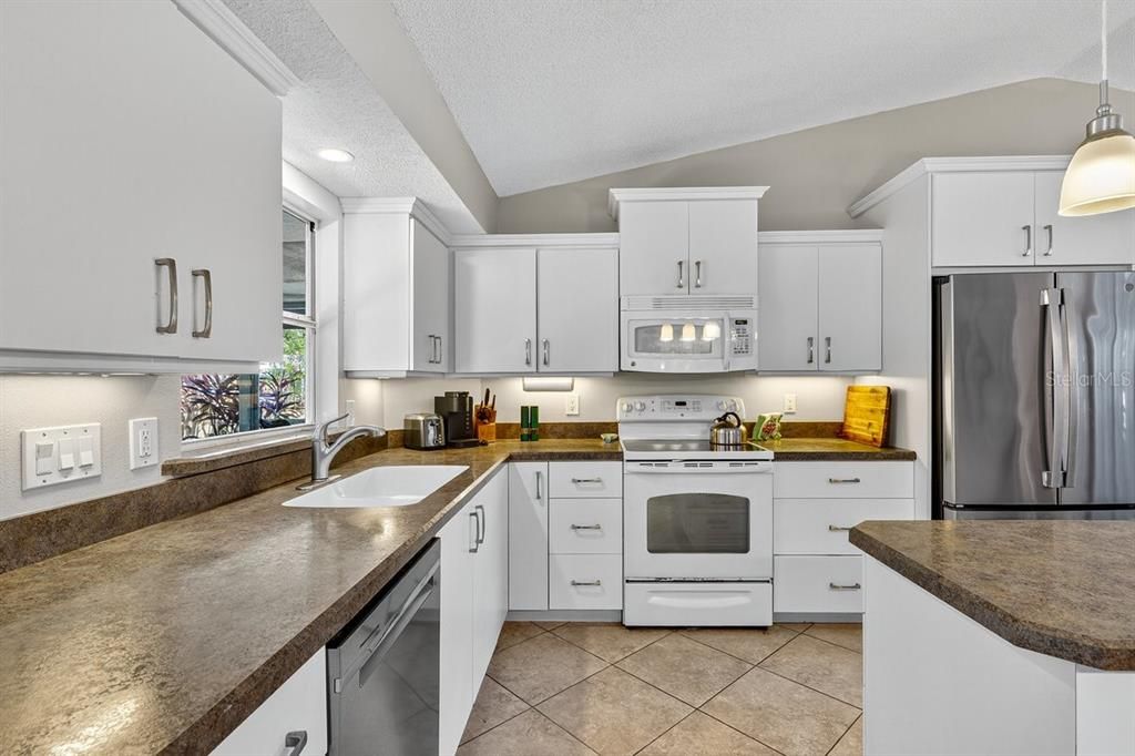 For Sale: $295,000 (3 beds, 2 baths, 1262 Square Feet)