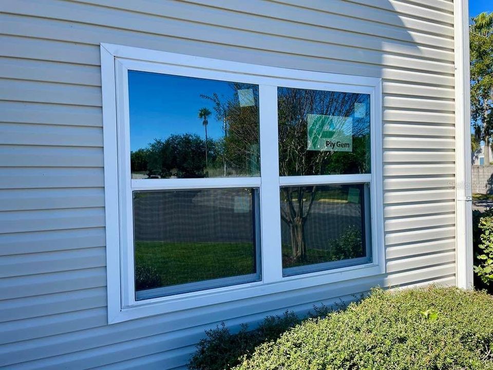 For Sale: $79,400 (2 beds, 2 baths, 930 Square Feet)